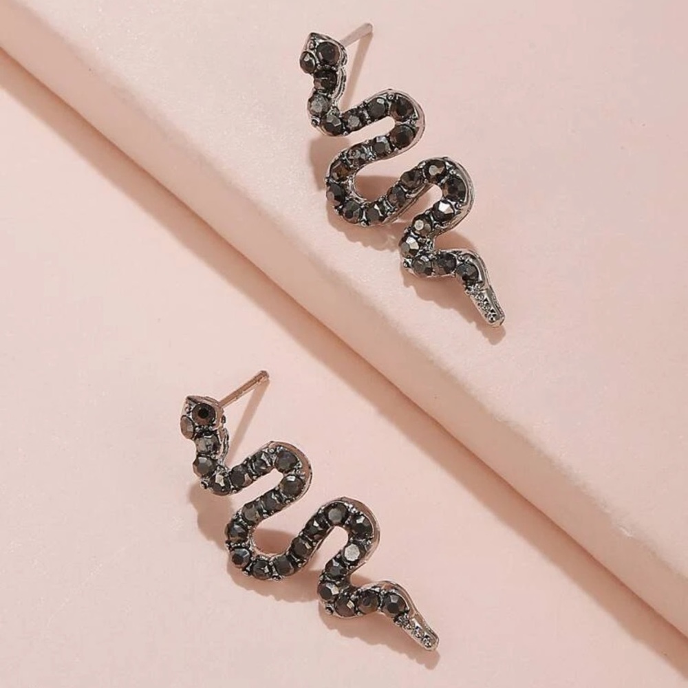 🐍 Serpent Snake Rhinestone Gun Black Earrings 🐍 - Picture 5 of 6